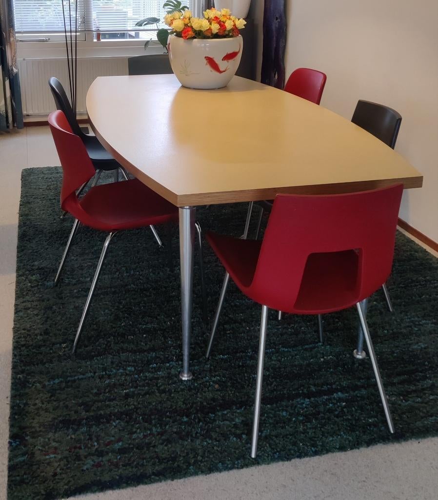 Tafel. 210 x 110.  Smalle kant 80 cm. Ton vorm, Huis en Inrichting, Tafels | Eettafels, Ophalen, 100 tot 150 cm, 200 cm of meer