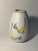 Vintage uitverkoop - Vaasje met gestileerde kippen, Ophalen of Verzenden, Zo goed als nieuw, Aardewerk of Porselein, Minder dan 50 cm