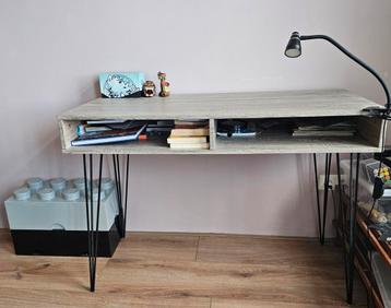 Bureau 110 lang x 50cm diep beschikbaar voor biedingen