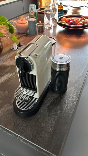 Nespresso citiz creme met melkopschuimer beschikbaar voor biedingen