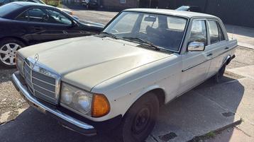 Mercedes W123 200 onderdelen door demontage beschikbaar voor biedingen