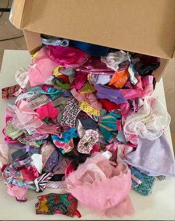 Barbie mattel en simba kleertjes 100 stuks beschikbaar voor biedingen