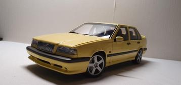 Autoart Volvo 850 T5-R Sedan 1995 Cream Yellow beschikbaar voor biedingen