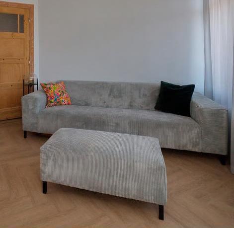 Remus By Sidde 4-zitsbank + hocker (2022), Huis en Inrichting, Banken | Bankstellen, Gebruikt, Rechte bank, Vierpersoons of meer