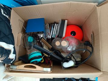 Gratis ophalen afhalen doos rommelmarkt spullen  beschikbaar voor biedingen