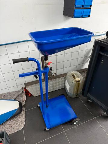 Olie opvangwagen voor vaten beschikbaar voor biedingen