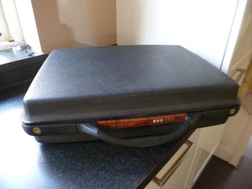 SAMSONITE ATTACHÉKOFFER., Sieraden, Tassen en Uiterlijk, Koffers, Gebruikt, Hard kunststof, Minder dan 50 cm, 35 tot 45 cm, Slot