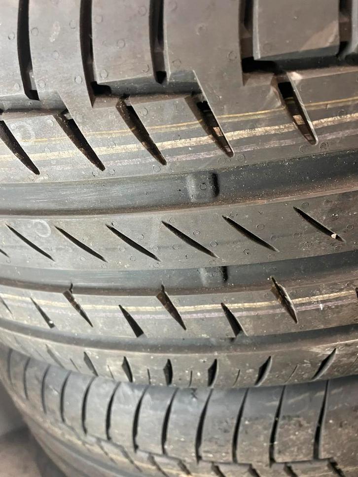 “235 45 18 continental. Demo. puntjes zitten er nog op”, Auto-onderdelen, Banden en Velgen, Band(en), Zomerbanden, 18 inch, 235 mm