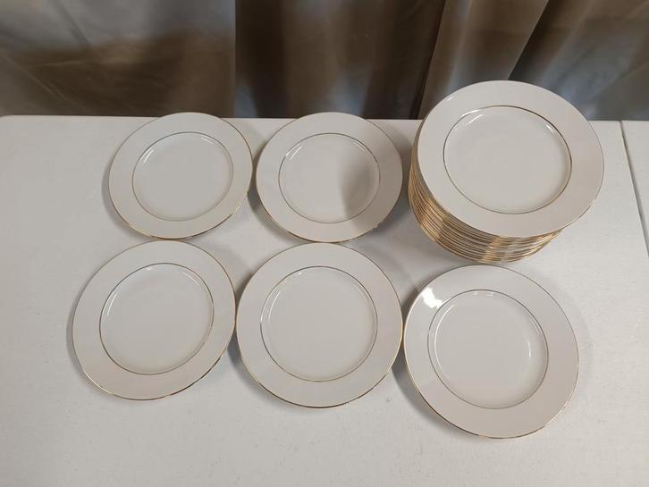 20 stuks gebak bordjes met gouden randje., Huis en Inrichting, Keuken | Servies, Gebruikt, Bord(en), Overige stijlen, Porselein