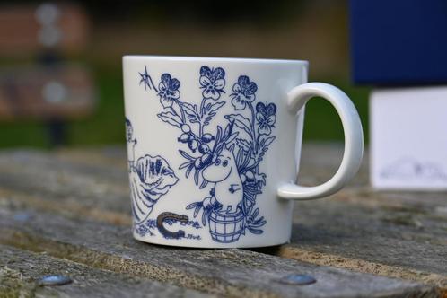 Arabia Finland Moomin ‘Sea Breeze Platinum’ mok (2023), Huis en Inrichting, Keuken | Servies, Nieuw, Kop(pen) en/of Schotel(s)