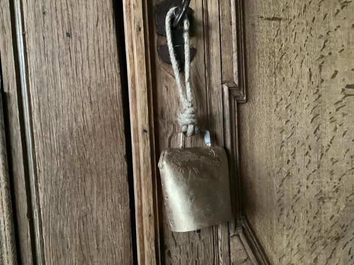 NIEUW kienel bel met klepel oud goudkleurig, Huis en Inrichting, Woonaccessoires | Overige, Nieuw, Ophalen of Verzenden