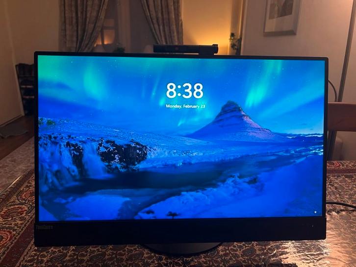 Lenovo ThinkCentre 24" AIO, Computers en Software, Desktop Pc's, Zo goed als nieuw, 2 tot 3 Ghz, SSD, 32 GB, Ophalen of Verzenden