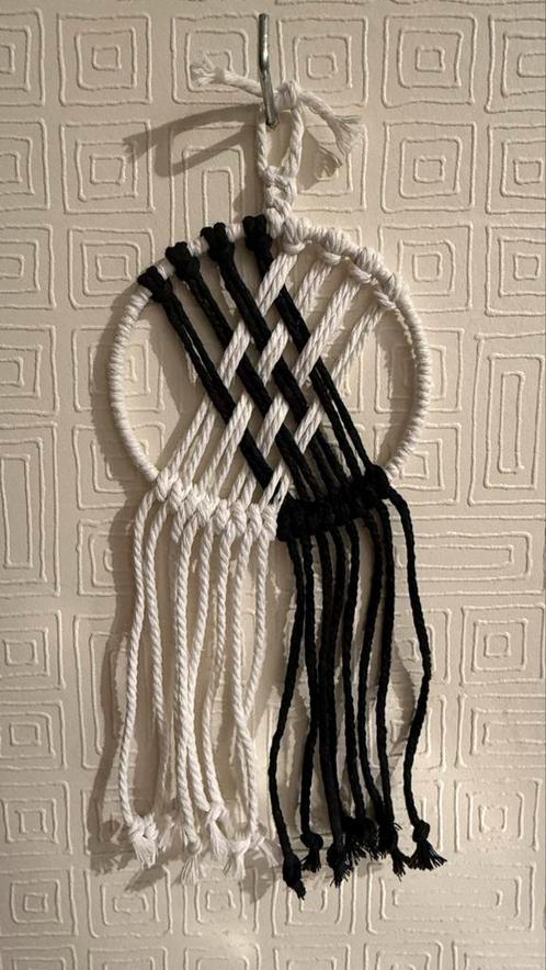 Macrame dromenvanger, zwart/wit, 10 cm diameter, Huis en Inrichting, Woonaccessoires | Wanddecoraties, Nieuw, Ophalen of Verzenden