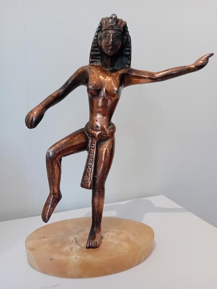 Vintage Cleopatra Beeldje op Marmeren Voet, Antiek en Kunst, Kunst | Beelden en Houtsnijwerken, Ophalen of Verzenden