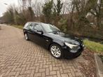 Te koop BMW 523 touring zwart bj 2005, Automaat, Achterwielaandrijving, Zwart, Stationwagon