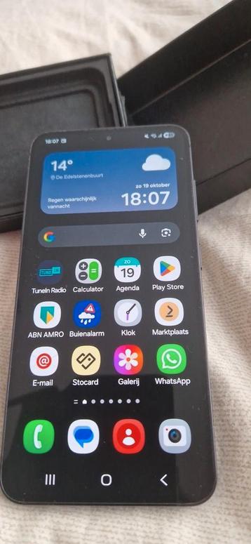 Samsung Galaxy S23 256gb nieuwstaat en weing gebruikt beschikbaar voor biedingen
