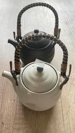 Tea pot with 2 tea strainers, Ophalen