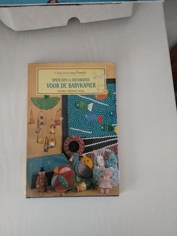 Speeltjes en decoraties voor de babykamer  beschikbaar voor biedingen