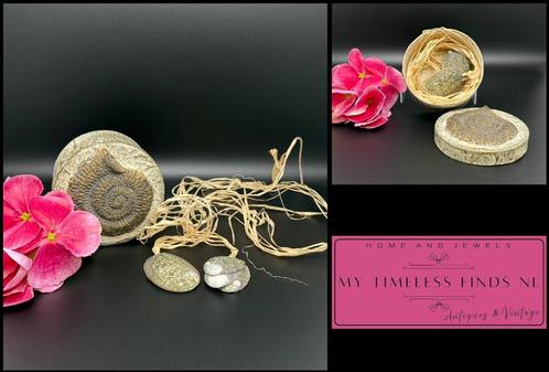 SALE—Schelpendoosje met 2 schelpenhangers - D7, Antiek en Kunst, Curiosa en Brocante, Verzenden