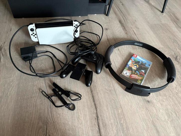 Nintendo switch oled incl spel ring fit adventure, Spelcomputers en Games, Spelcomputers | Nintendo Switch, Zo goed als nieuw