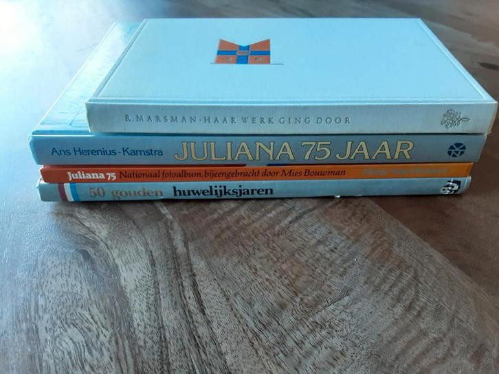 KONINGIN JULIANA BOEKEN, Verzamelen, Koninklijk Huis en Royalty, Gebruikt, Tijdschrift of Boek, Ophalen of Verzenden