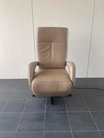 Prachtige beige leren sta op stoel / relax fauteuil, Huis en Inrichting, Fauteuils, Ophalen, Minder dan 75 cm, Zo goed als nieuw