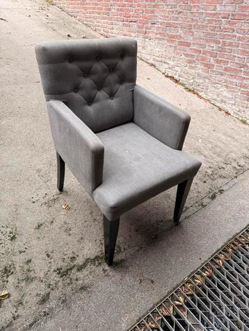 Eetkamerstoel beschikbaar voor biedingen