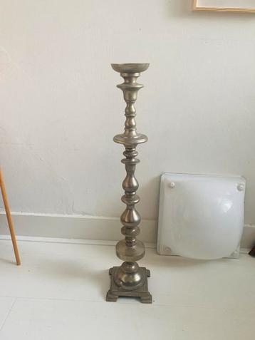 Grote Vintage Zilverkleurige kerk Kandelaar - 65cm beschikbaar voor biedingen