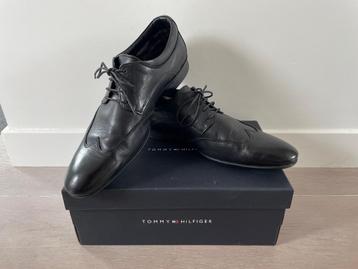 Schoenen heren van Tommy Hilfiger mt 42 zwart ZGAN!! beschikbaar voor biedingen