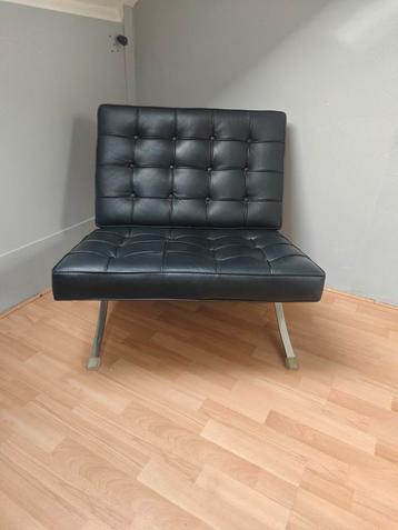 Zwarte leren Barcelona fauteuil met metalen frame beschikbaar voor biedingen