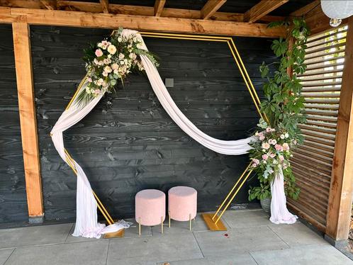 Backdrop hexagon goud, Hobby en Vrije tijd, Feestartikelen, Zo goed als nieuw, Versiering, Geboorte of Huwelijk, Ophalen of Verzenden