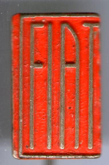 FIAT rood op zilverkleurig auto misdruk speldje ( B_045 ), Verzamelen, Speldjes, Pins en Buttons, Zo goed als nieuw, Speldje of Pin