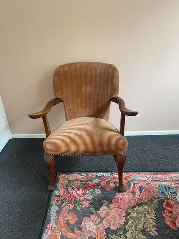 Vintage stoel beschikbaar voor biedingen
