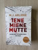 M.J.Arlidge - Iene Miene Mutte, Boeken, Thrillers, Ophalen of Verzenden, Zo goed als nieuw, Nederland, M.J. Arlidge