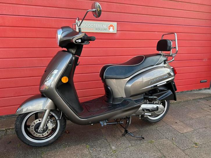Super mooie  Sym fiddele 2 brom scooter  selchts 6250k., Fietsen en Brommers, Scooters | Peugeot, Zo goed als nieuw, Overige modellen