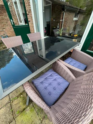 Tuinset met 4 stoelen en kussens beschikbaar voor biedingen