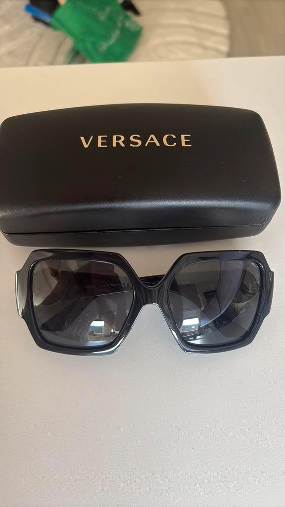 Versace zonnebril dames origineel  Medusa Runway Sunglasses, Sieraden, Tassen en Uiterlijk, Zonnebrillen en Brillen | Dames, Nieuw