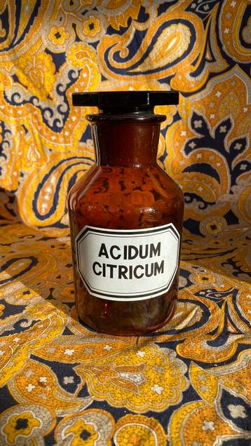 APOTHEKERSFLES MET ACHTHOEKIGE GESLEPEN STOP (17,5cm). beschikbaar voor biedingen