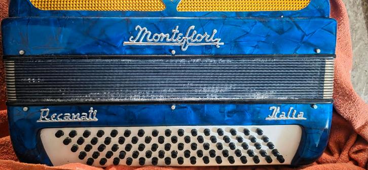 accordeon montefiori(e), Muziek en Instrumenten, Accordeons, Gebruikt, Overige formaten, Overige merken, Met koffer, Ophalen