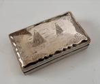 Zilver tabaksdoos met scène van zeilschepen., Antiek en Kunst, Ophalen of Verzenden, Zilver