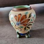 Vaas gouda plateel met voetjes, Ophalen of Verzenden, Huis en Inrichting