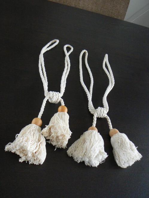 2 Embrasse (s) gordijnkoord creme met houten kraal(knop), Huis en Inrichting, Stoffering | Gordijnen en Lamellen, Gebruikt, 200 cm of meer
