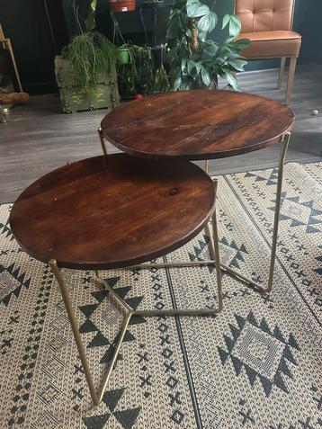 2 salontafeltjes, hout en goud beschikbaar voor biedingen