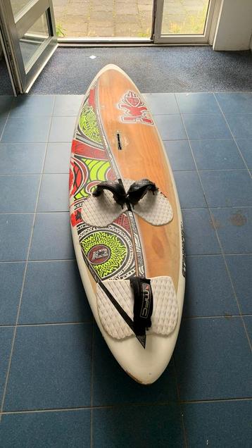 Starboard 77 liter quad wave. Planeert snel aan beschikbaar voor biedingen
