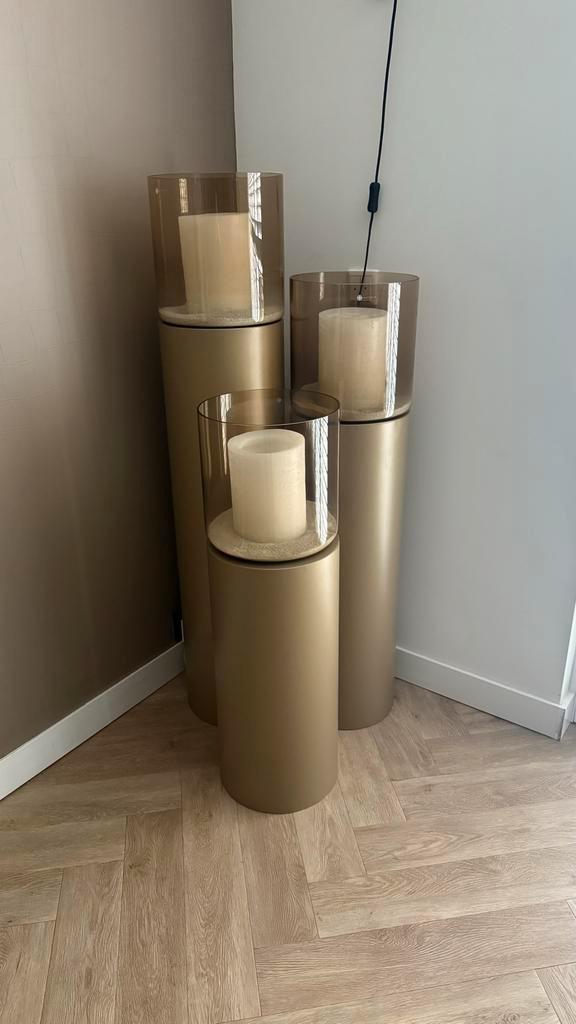 Zuilen windlichten van initials, Huis en Inrichting, Woonaccessoires | Kandelaars en Kaarsen, Gebruikt, Kandelaar, 75 cm of meer