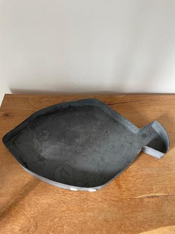 Decoratief tinnen dienblad in vorm van vis beschikbaar voor biedingen