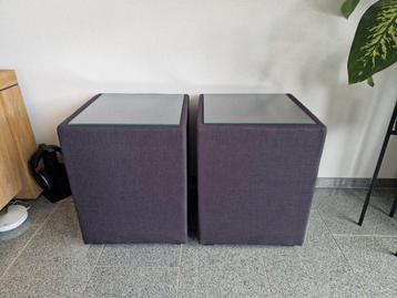 2 antraciete hockers/ nachtkastjes met glasplaat 40x40x52 cm