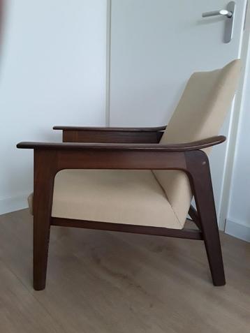 2-tal vintage Deense teak stoelen, okergele bekleding