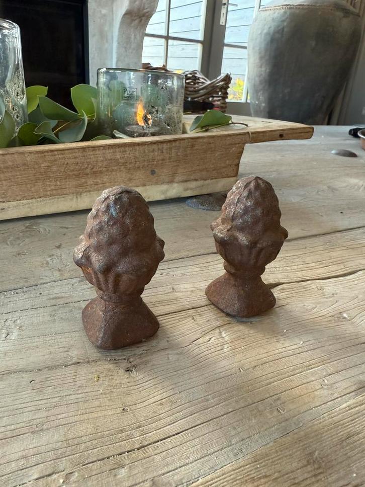 Gietijzer dennenappel, Huis en Inrichting, Woonaccessoires | Overige, Zo goed als nieuw, Ophalen of Verzenden
