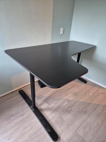 Bekant hoekbureau Ikea. Eventueel ook met extra recht buro. - afbeelding 2
